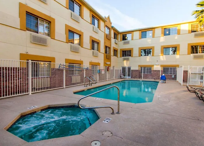 Hotel Spark By Hilton Phoenix Airport 3*