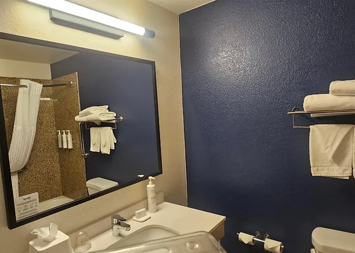 Spark By Hilton Phoenix Airport 3*