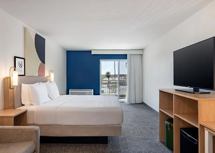 Hotel Spark By Hilton Phoenix Airport 3*