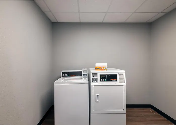 Spark By Hilton Phoenix Airport 3*
