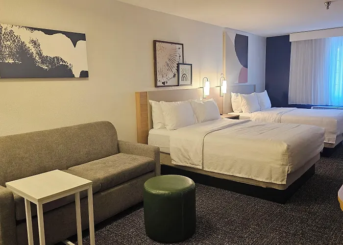 Spark By Hilton Phoenix Airport Hotel 3*